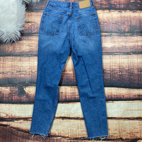 RELISTED H&M High Waisted Mom Jeans Destruct - Picture 6 of 9